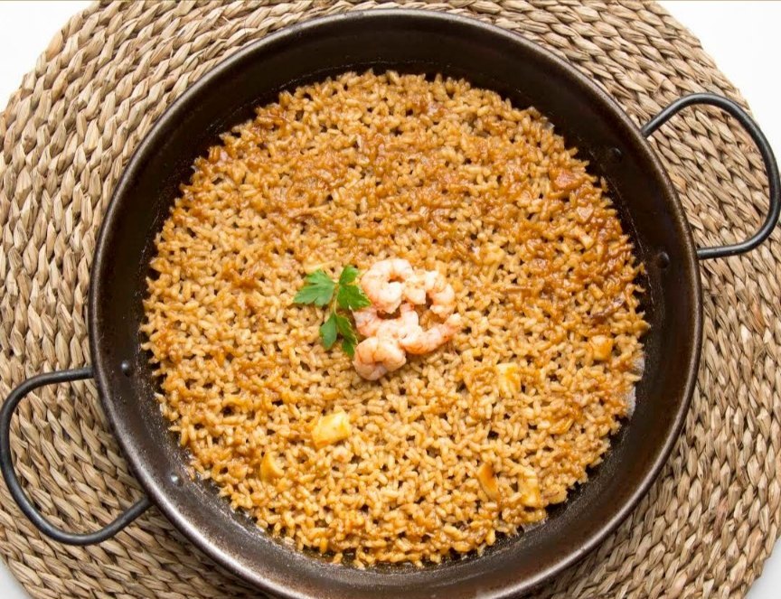 Arroz a banda en paella de hierro