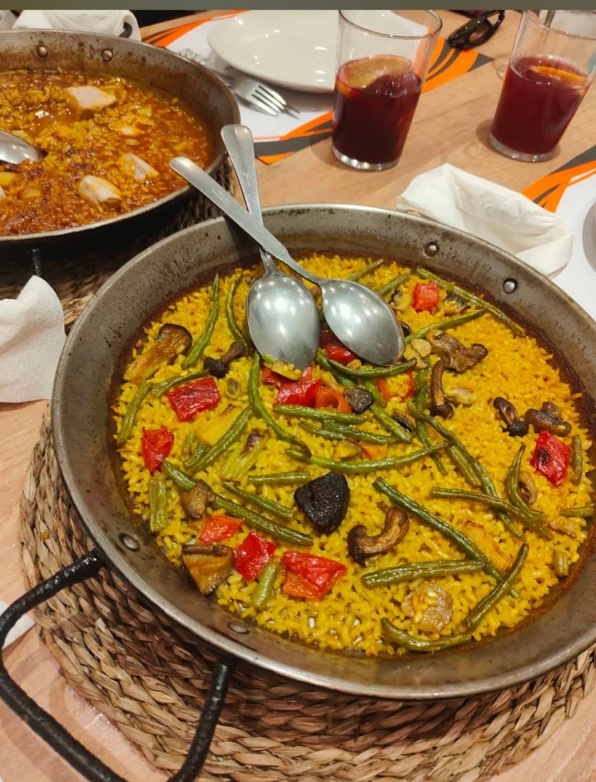 Paella de verduras con judías y setas