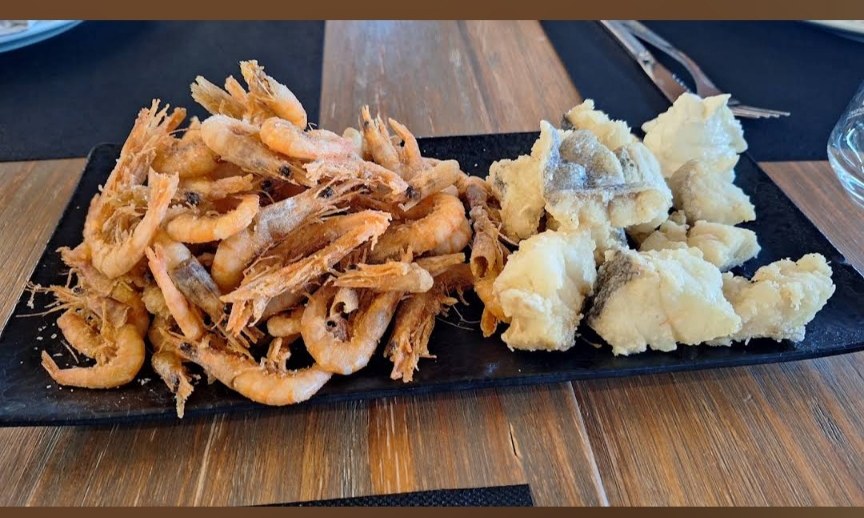 Tabla de pescaíto frito con quisquillas y bacalao