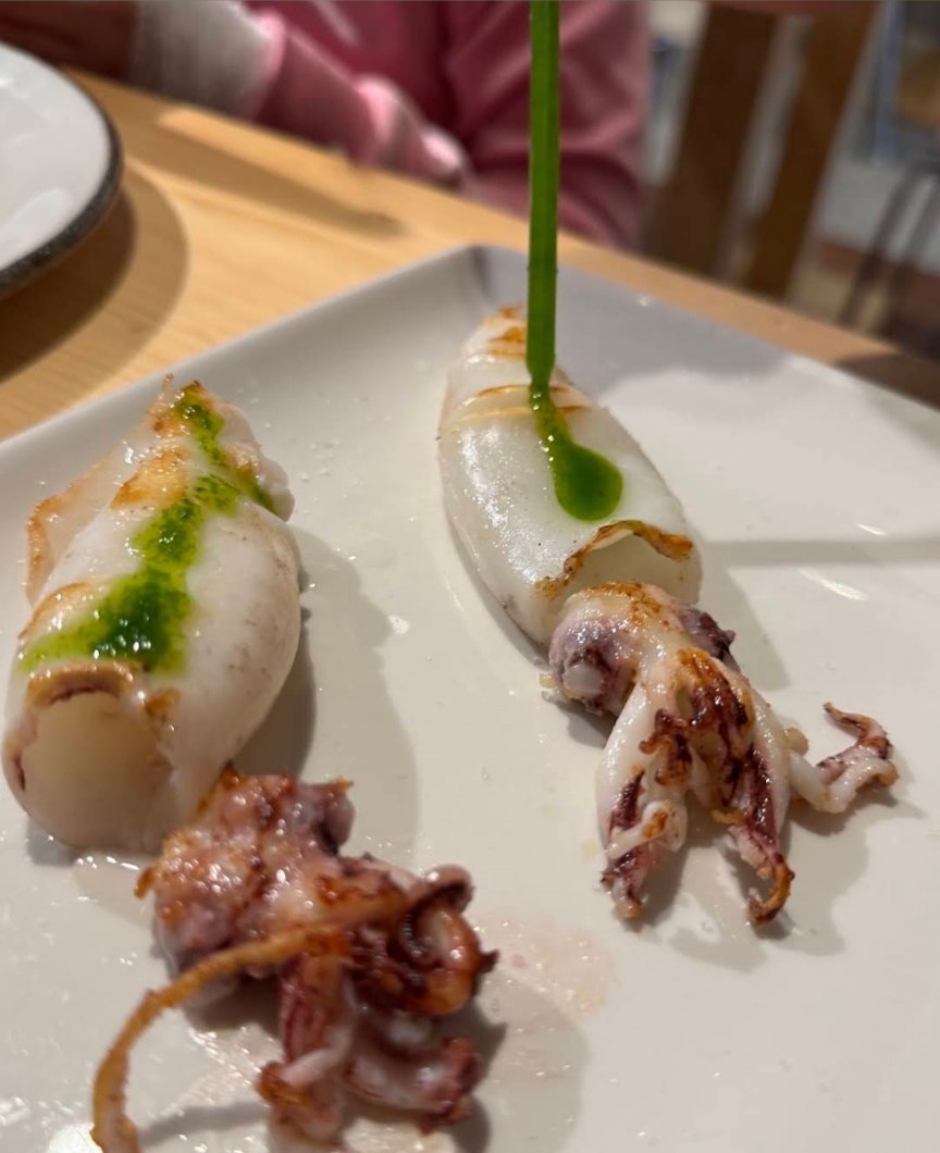 Calamares a la plancha con aceite de perejil