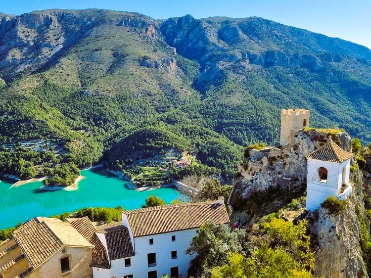 Guadalest — interior espectacular a 1 h de Benidorm