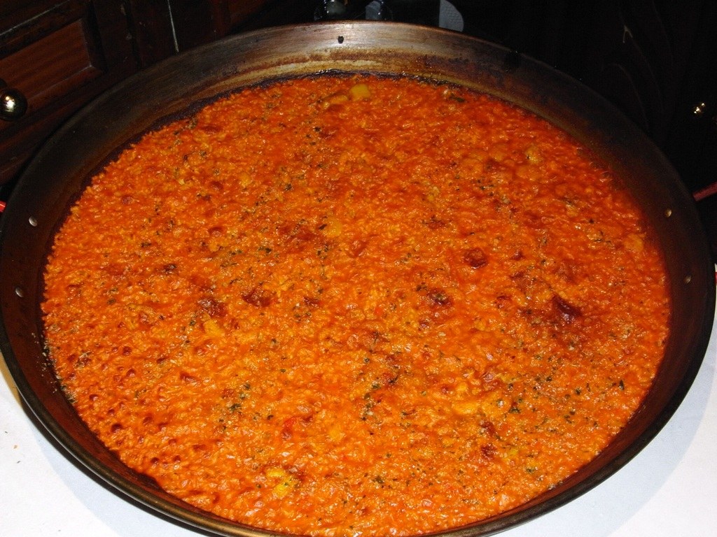 Arroz a banda en paella