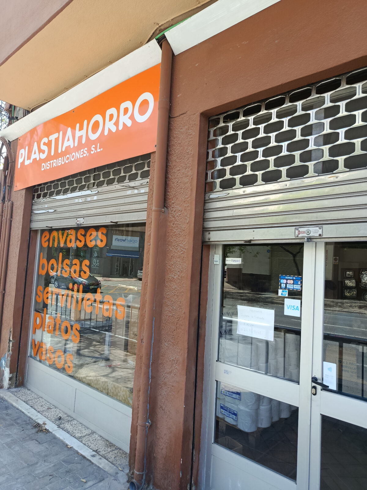 Fachada de Plastiahorro Distribuciones en Calle Teulada 21, Alicante